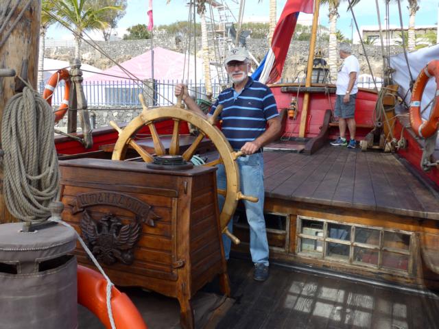 131223-B02 da steht der Steuermann