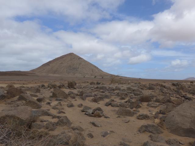 140217-A04 wo man hinschaut Sand u. Steine