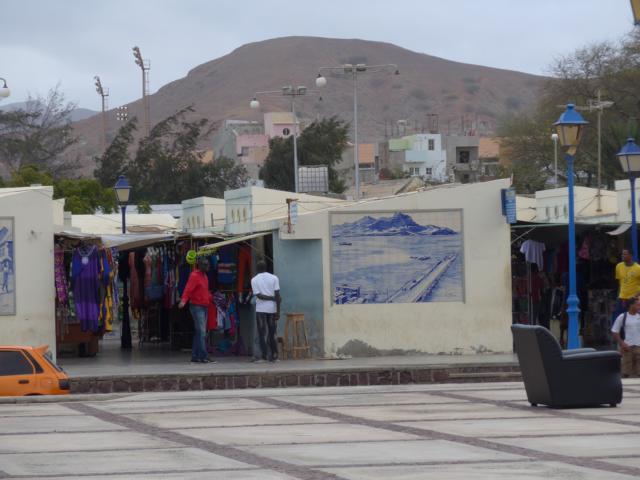 140225-B01 &uuml;berall wird Ware angeboten