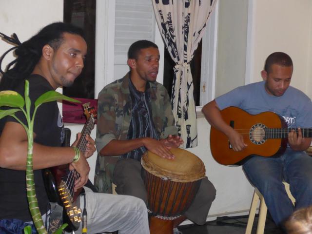 140227-J02 einen Liveband am Abend