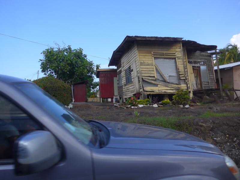 141219-B05 durch den Asphaltsee eingesunkene Haeuser