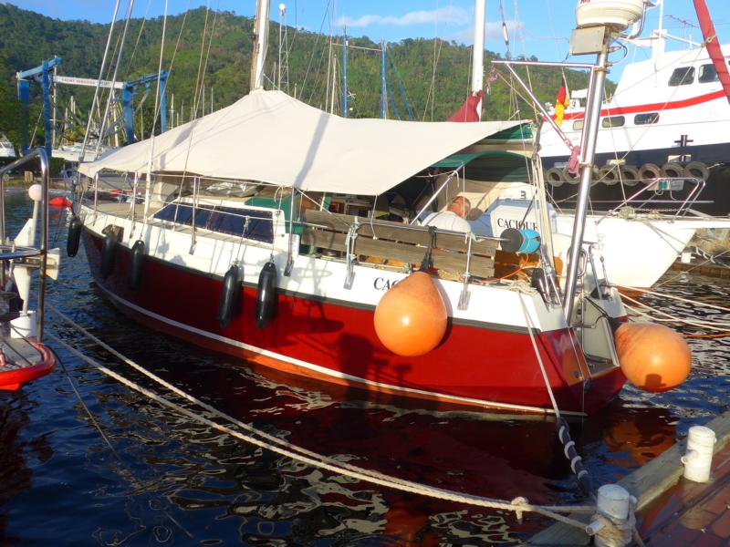 141223-A07 am Steg in der Marina Peaks