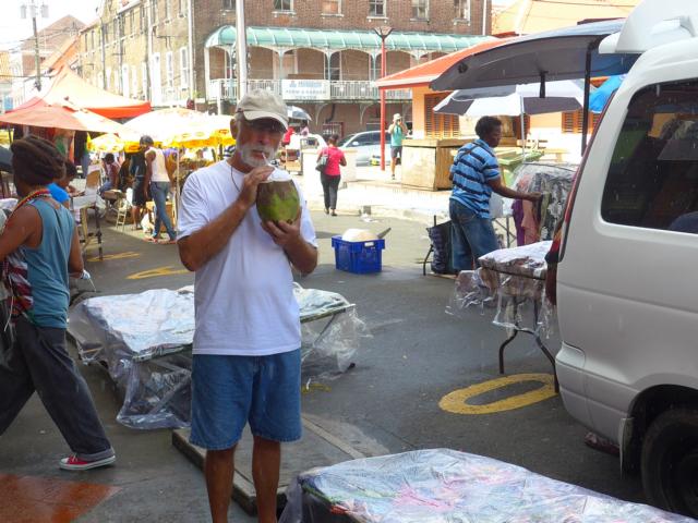 150102-A06 hmm das Kokoswasser schmeckt