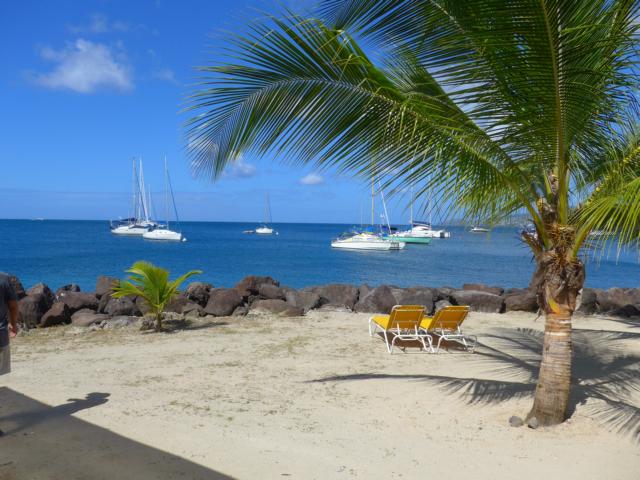 150127-A04 Ankerlieger in der Bucht vor dem Hotel