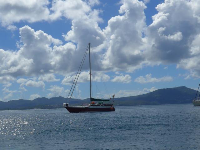 150201-A06 unsere CACIQUE allein vor Anker