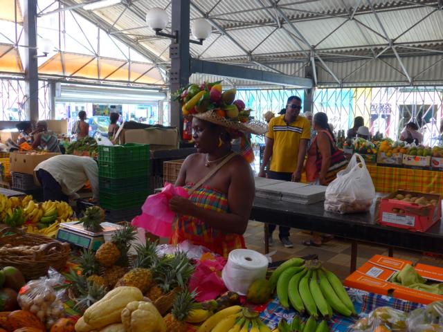 150202-A08 die Obstverkaeuferin