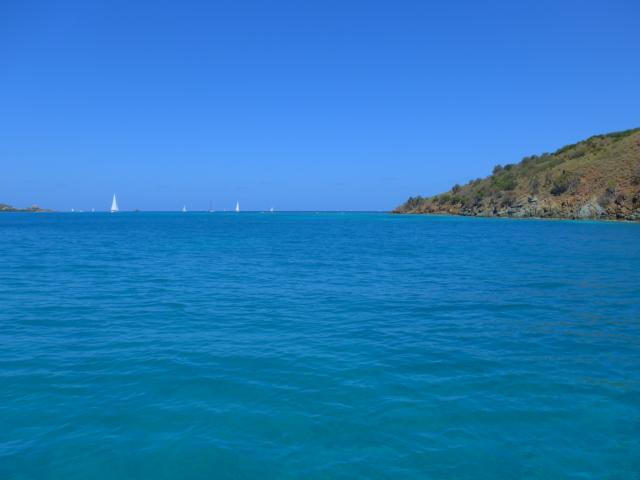 150317-A01 Atemberaubende Blaufaerbung das Wasser