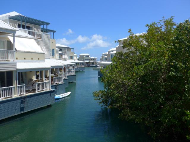 150319-A05 Apparement am Wasser