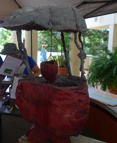 150328-A07 Vogelhaus aus Cocosschalen