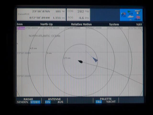 150409-A01 dieser Frachter fuhr direckt hinter uns