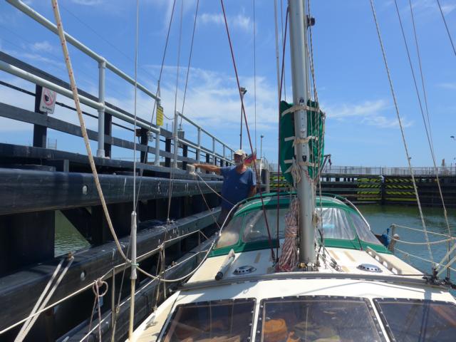 150414 und gleich die Schleuse