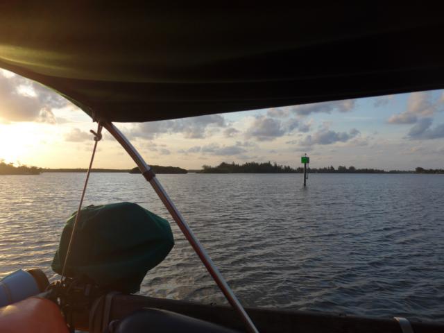 160425-F-B05 liegen den ersten Abend vor Anker