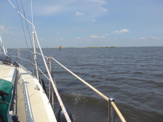 160428-F-A08 Seezeichen weisen den Weg